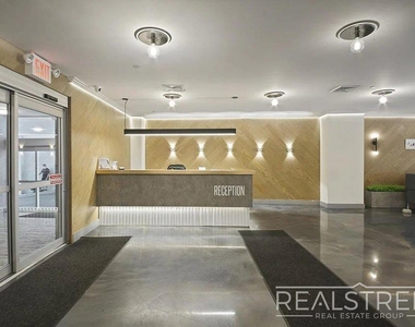 90-02 Queens Blvd - Photo Thumbnail 8