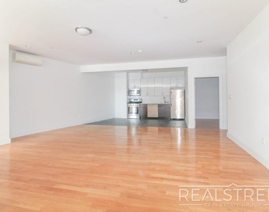 90-02 Queens Blvd - Photo Thumbnail 3