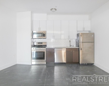 90-02 Queens Blvd - Photo Thumbnail 5
