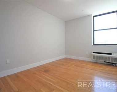 90-02 Queens Blvd - Photo Thumbnail 17