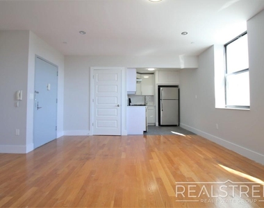 90-02 Queens Blvd - Photo Thumbnail 11