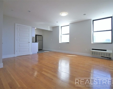 90-02 Queens Blvd - Photo Thumbnail 12