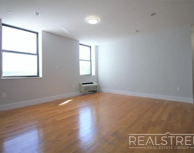 90-02 Queens Blvd - Photo Thumbnail 13