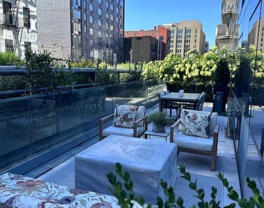 West 28th Street - Photo Thumbnail 6