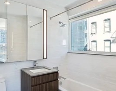 West 28th Street - Photo Thumbnail 5