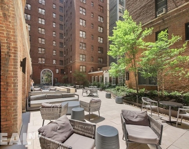 East 48th Street - Photo Thumbnail 7
