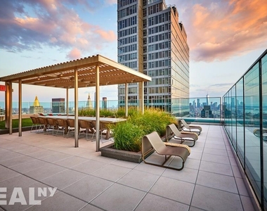 West 31st Street - Photo Thumbnail 11