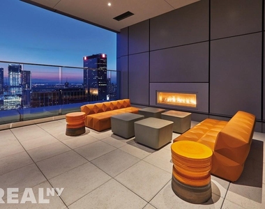 West 31st Street - Photo Thumbnail 10