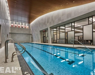 West 31st Street - Photo Thumbnail 9