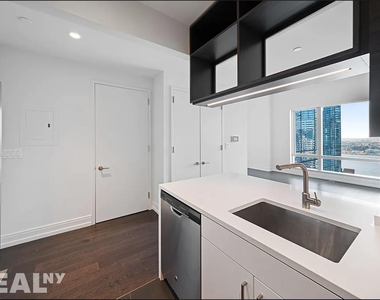 10th Avenue - Photo Thumbnail 1