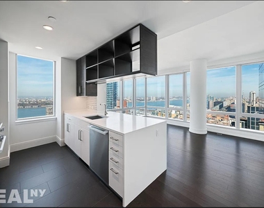 10th Avenue - Photo Thumbnail 1