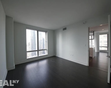 10th Avenue - Photo Thumbnail 3