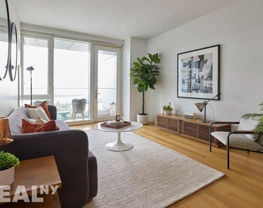 West 57th Street - Photo Thumbnail 2