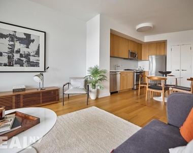 West 57th Street - Photo Thumbnail 1