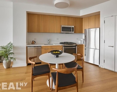 West 57th Street - Photo Thumbnail 3