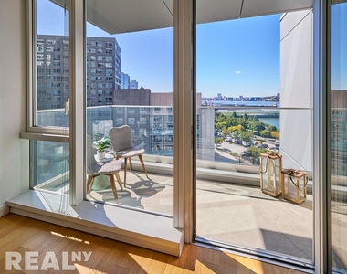 West 57th Street - Photo Thumbnail 1