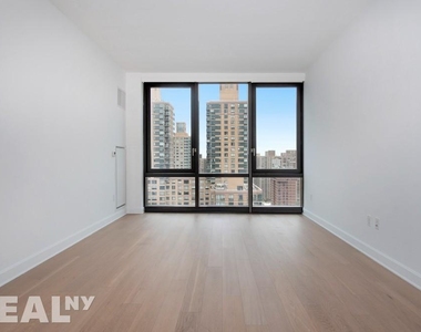 West End Avenue - Photo Thumbnail 1