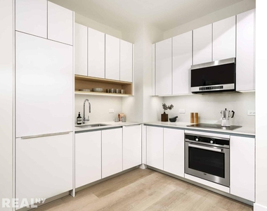 Water Street - Photo Thumbnail 2