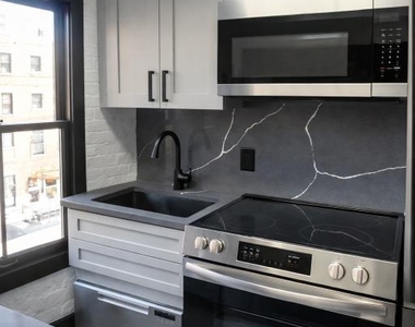 Hudson St - Photo Thumbnail 5