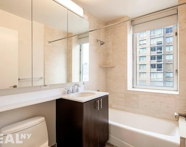6th Avenue - Photo Thumbnail 2