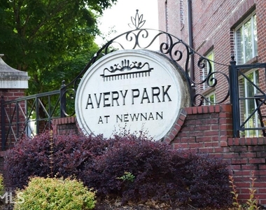 35 Bedford Park Drive - Photo Thumbnail 6
