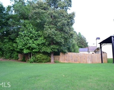 35 Bedford Park Drive - Photo Thumbnail 4