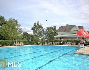35 Bedford Park Drive - Photo Thumbnail 7