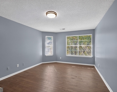 1024 Wiltshire Way - Photo Thumbnail 11