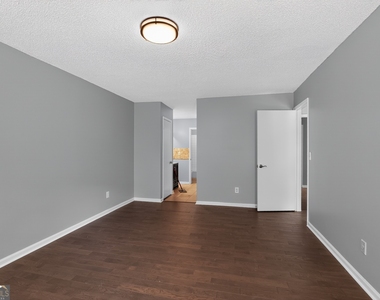 1024 Wiltshire Way - Photo Thumbnail 16