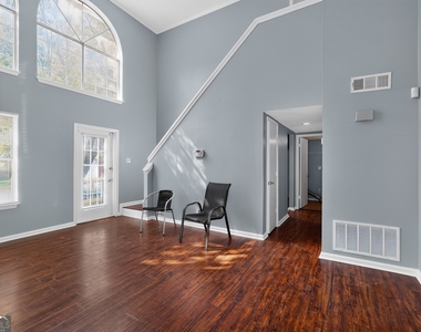 1024 Wiltshire Way - Photo Thumbnail 9