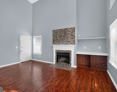 1024 Wiltshire Way - Photo Thumbnail 2
