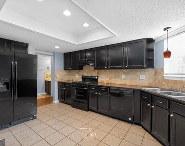 1024 Wiltshire Way - Photo Thumbnail 3