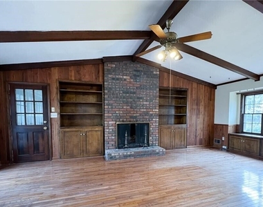 195 Deerfield Road - Photo Thumbnail 9