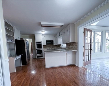 195 Deerfield Road - Photo Thumbnail 6