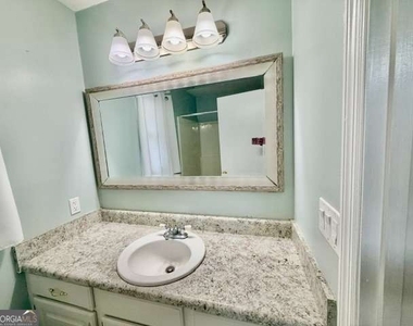 2512 Water Oak Drive - Photo Thumbnail 11