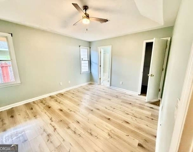 2512 Water Oak Drive - Photo Thumbnail 12