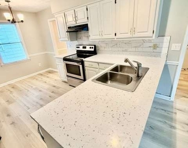 2512 Water Oak Drive - Photo Thumbnail 3