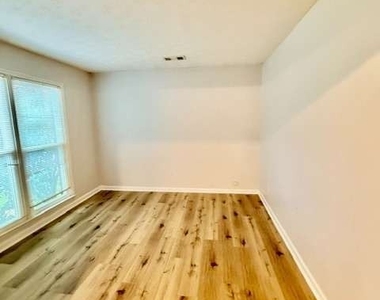 2512 Water Oak Drive - Photo Thumbnail 7