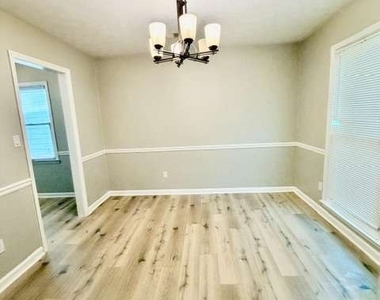2512 Water Oak Drive - Photo Thumbnail 8