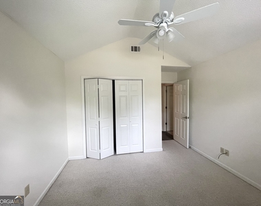 102 Ridgestone Court - Photo Thumbnail 5