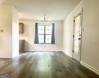 102 Ridgestone Court - Photo Thumbnail 4