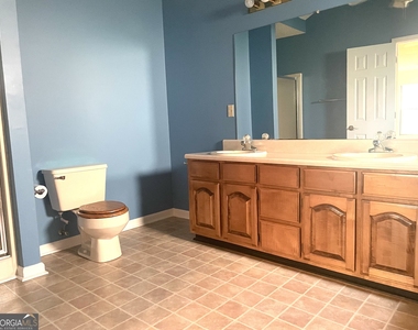 102 Ridgestone Court - Photo Thumbnail 9