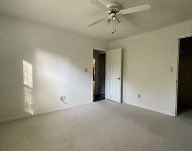 102 Ridgestone Court - Photo Thumbnail 8