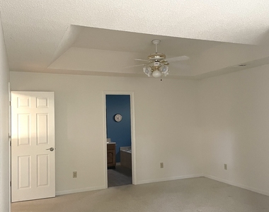 102 Ridgestone Court - Photo Thumbnail 11
