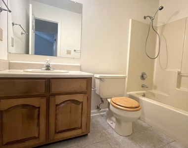102 Ridgestone Court - Photo Thumbnail 7