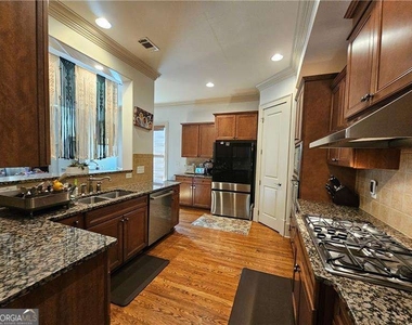 10924 Waters Road - Photo Thumbnail 10