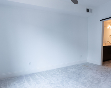 1836 Memorial Drive Se - Photo Thumbnail 4