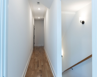 1836 Memorial Drive Se - Photo Thumbnail 5