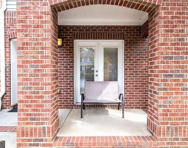 205 16th Street Nw - Photo Thumbnail 2