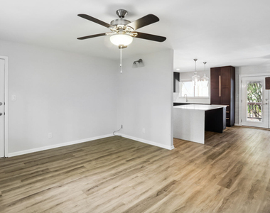 4266 Roswell Road Ne - Photo Thumbnail 3